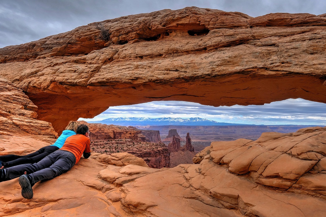 visitors at Mesa Arch